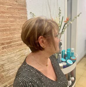 Corte de Cabello para Clienta de Isacap